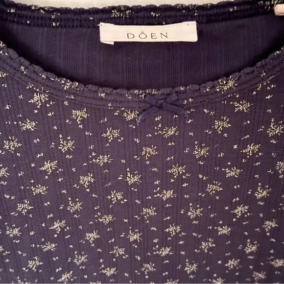 Dôen Octavia Tee in Navy Windswept Floral - Picture 2 of 3